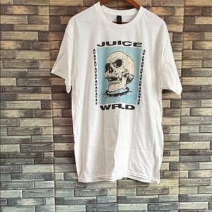 EUC Large Gildan white Juice WRLD 999 Club skull graphic t-shirt